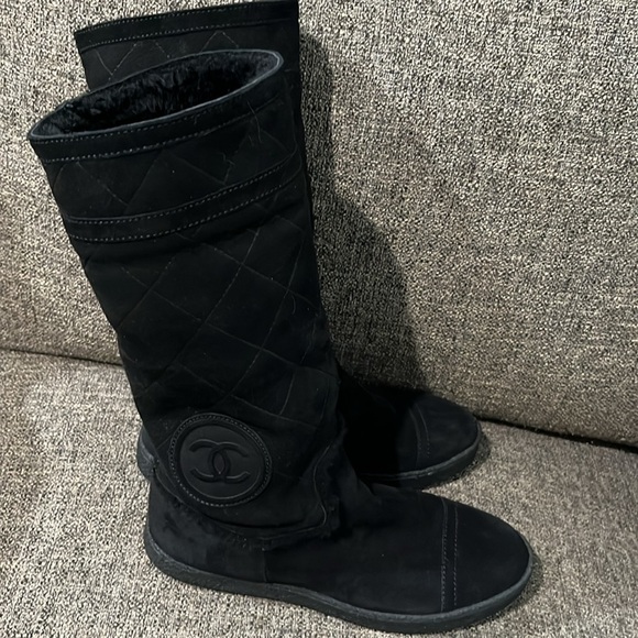 CHANEL BOOTS
Convertible Suede & Shearling Boot - Picture 6 of 11